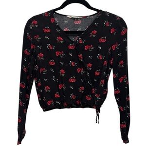 2/15 Black with red flowers V-neck long sleeve top